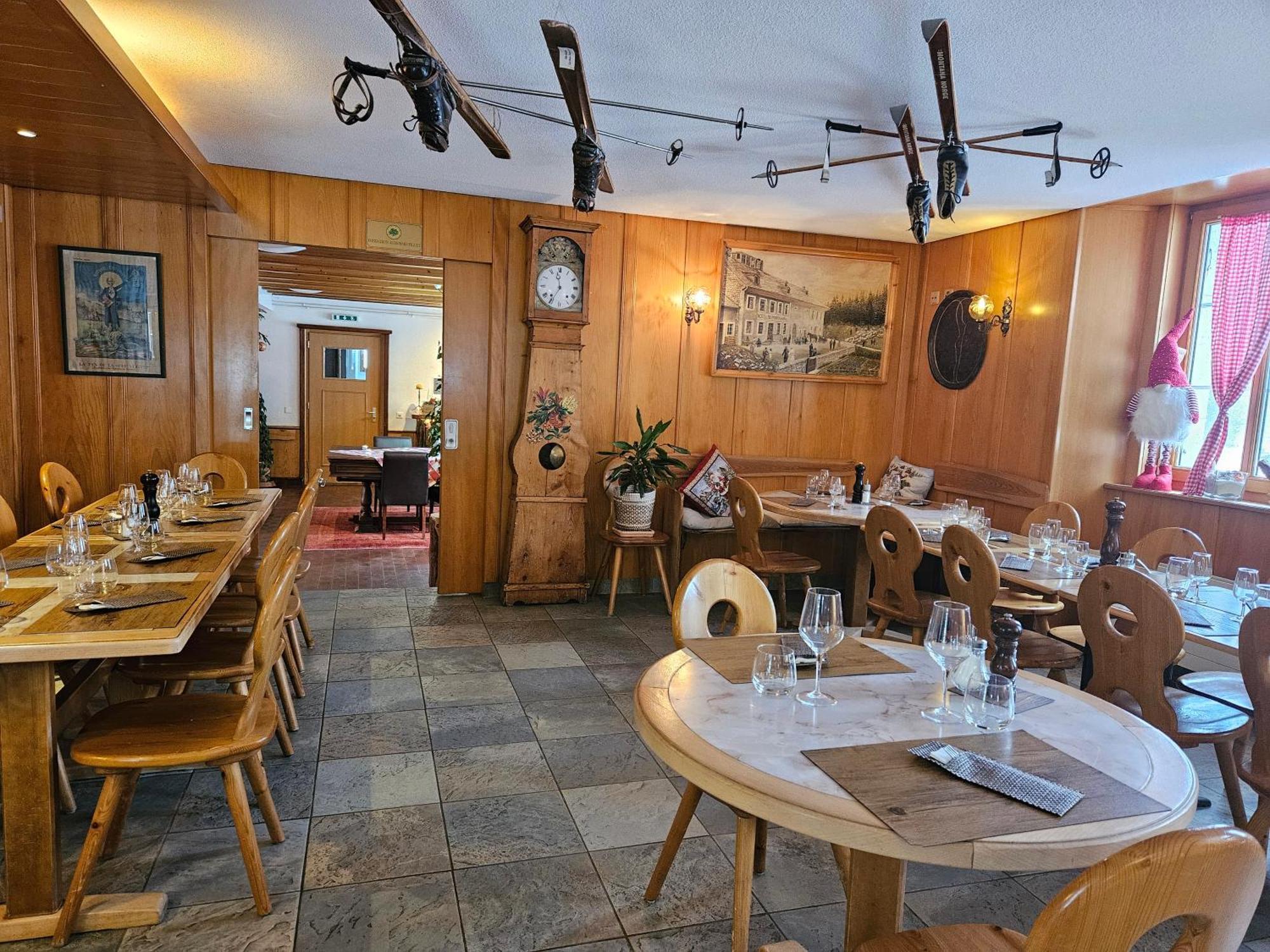Hotel Restaurant Du Marchairuz Le Brassus Bagian luar foto